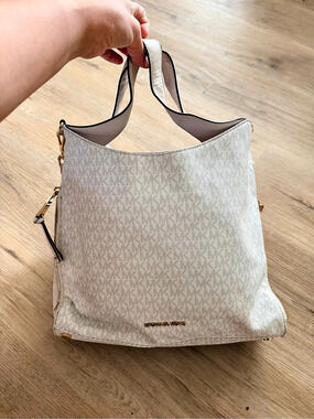 Michael Michael Kors Devon Shoulder White Tote Purse X1005